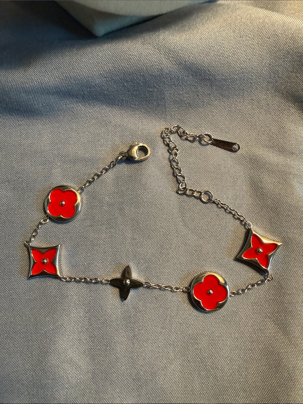 Red Floral Charm Women's Bracelet - Silver Tone